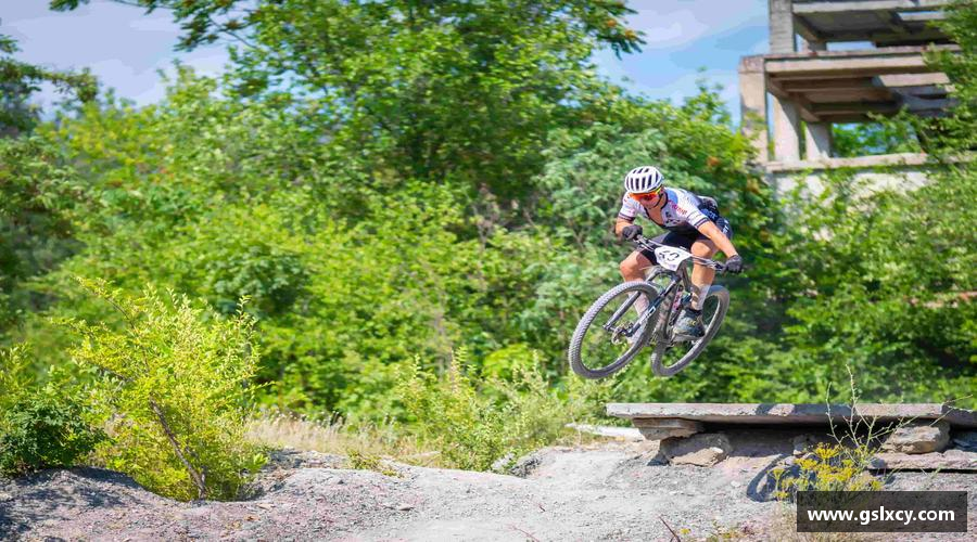 完美电竞平台奋力前行，勇往直前